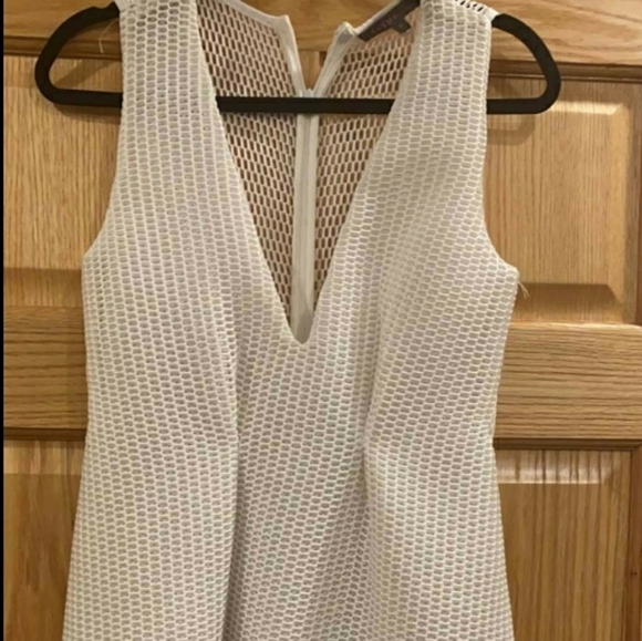 Issue New York Textured Fit & Flare Dress V-neck - Picture 5 of 15